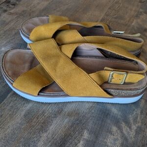 Clarks Elayne Women's Yellow Sandals In Ochre Size 11